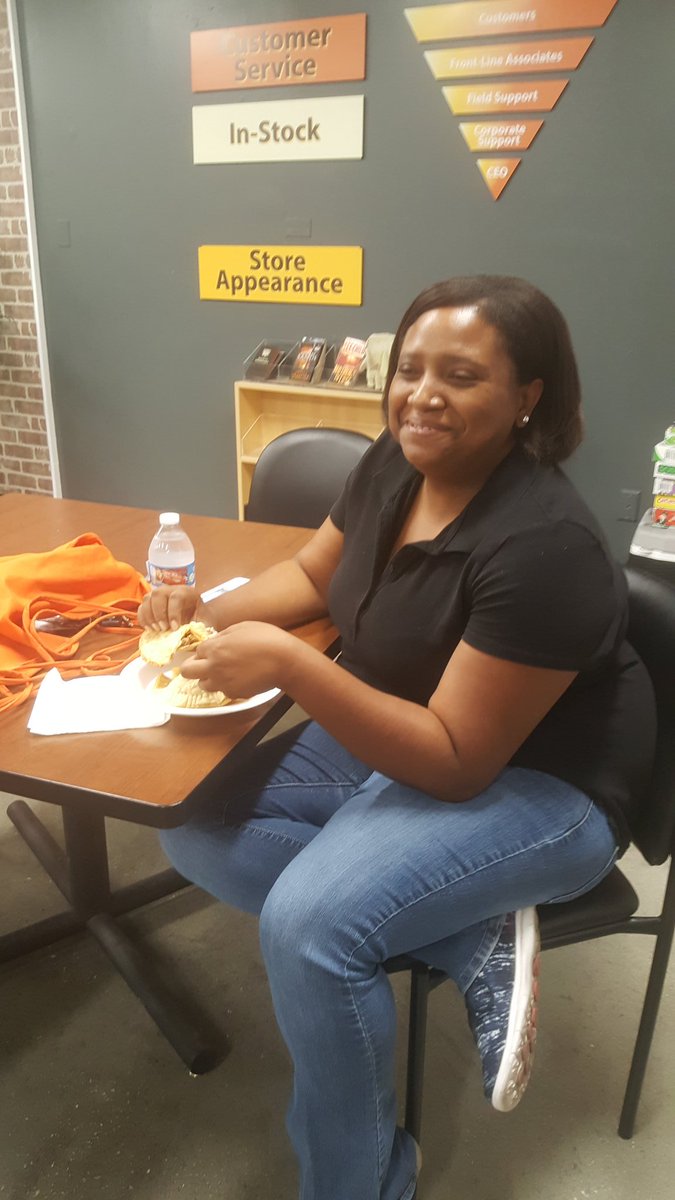 Munchie1173's tweet photo. #EmpanadaCombo #FundRaiser #ChristmasPartyMoney #AllDonationsAccepted #TheAbercornHomeDepot #WeEat #OrangeFamilia #EmployeeCommittee https://t.co/cmNWFdYy3K