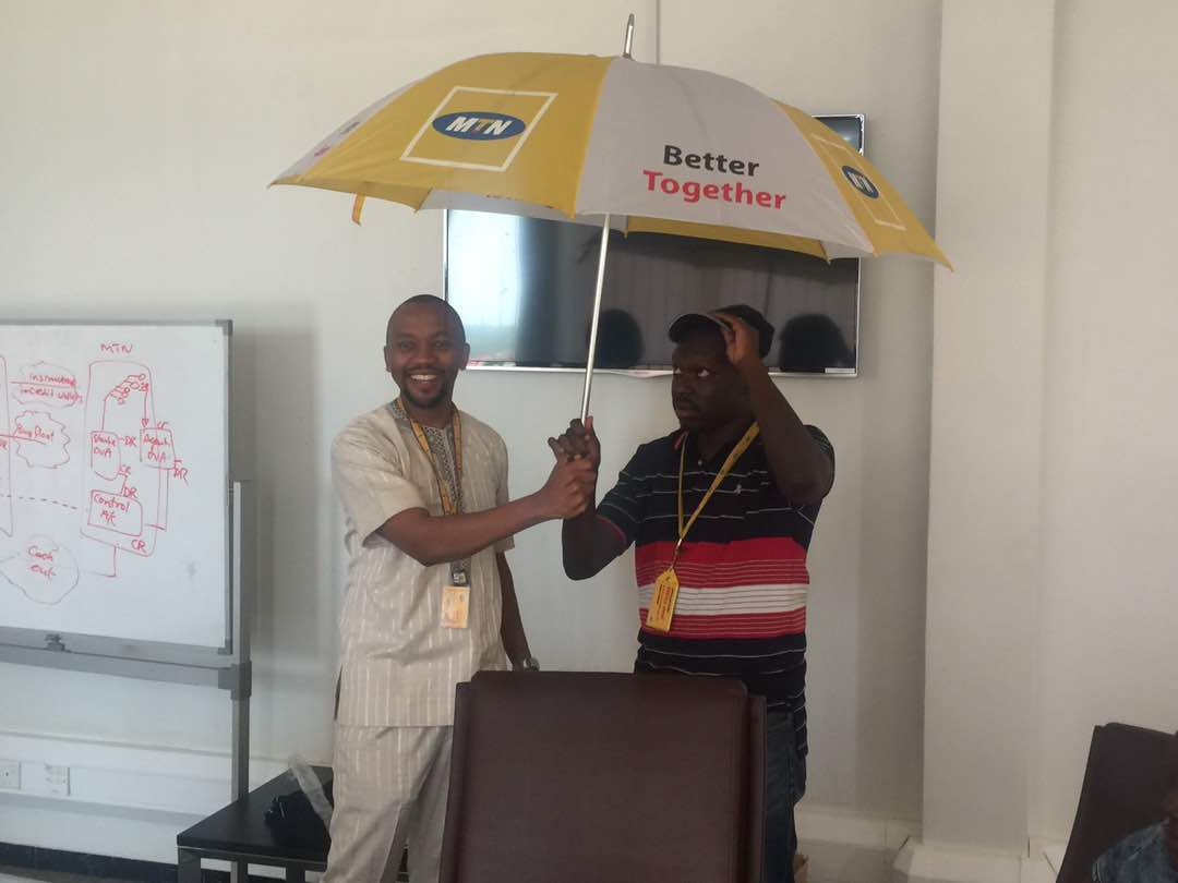 MTNSSD's tweet photo. MTN South Sudan 21 Days of Y’ello Care 2017, Internal Social media campaign winners week 2 receiving prizes from the CEO Philip Besiimire. https://t.co/DXQedeqEMZ