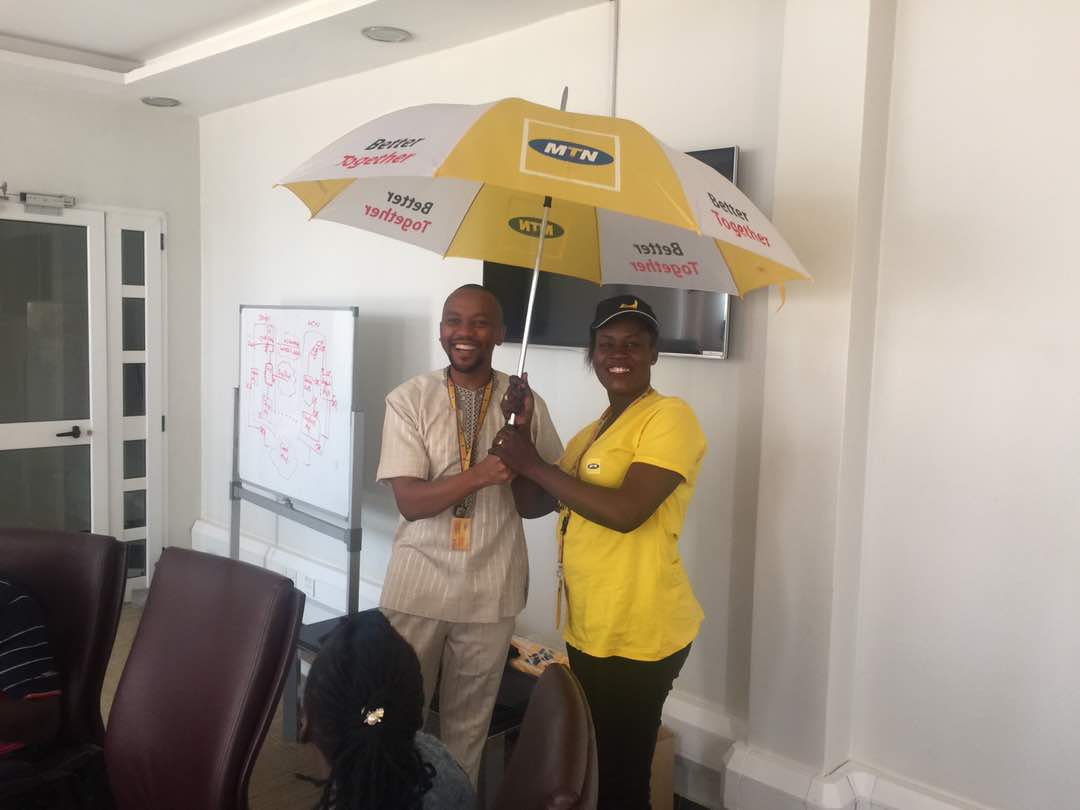 MTNSSD's tweet photo. MTN South Sudan 21 Days of Y’ello Care 2017, Internal Social media campaign winners week 2 receiving prizes from the CEO Philip Besiimire. https://t.co/DXQedeqEMZ