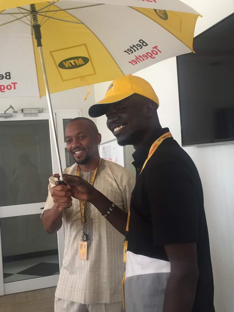 MTNSSD's tweet photo. MTN South Sudan 21 Days of Y’ello Care 2017, Internal Social media campaign winners week 2 receiving prizes from the CEO Philip Besiimire. https://t.co/DXQedeqEMZ