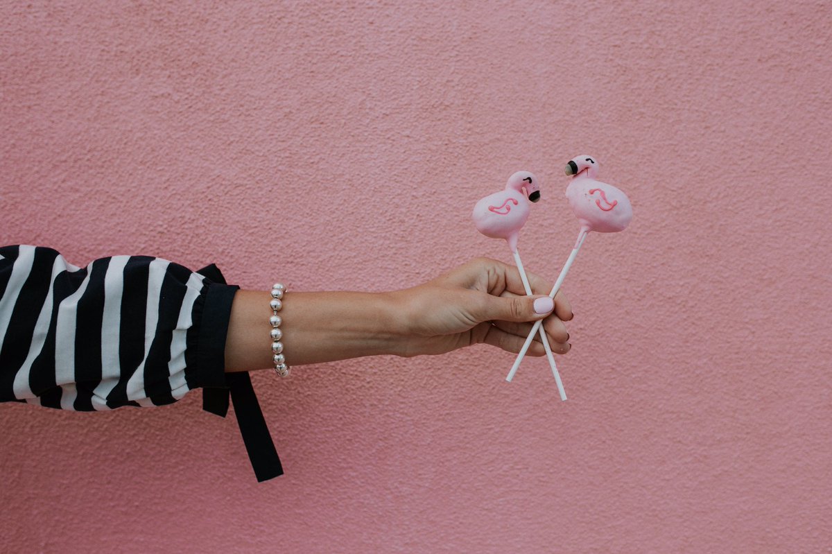 SDCakePopShop's tweet photo. OH MY it's #NationalPinkDay 💗 https://t.co/zeUTCFOCN0