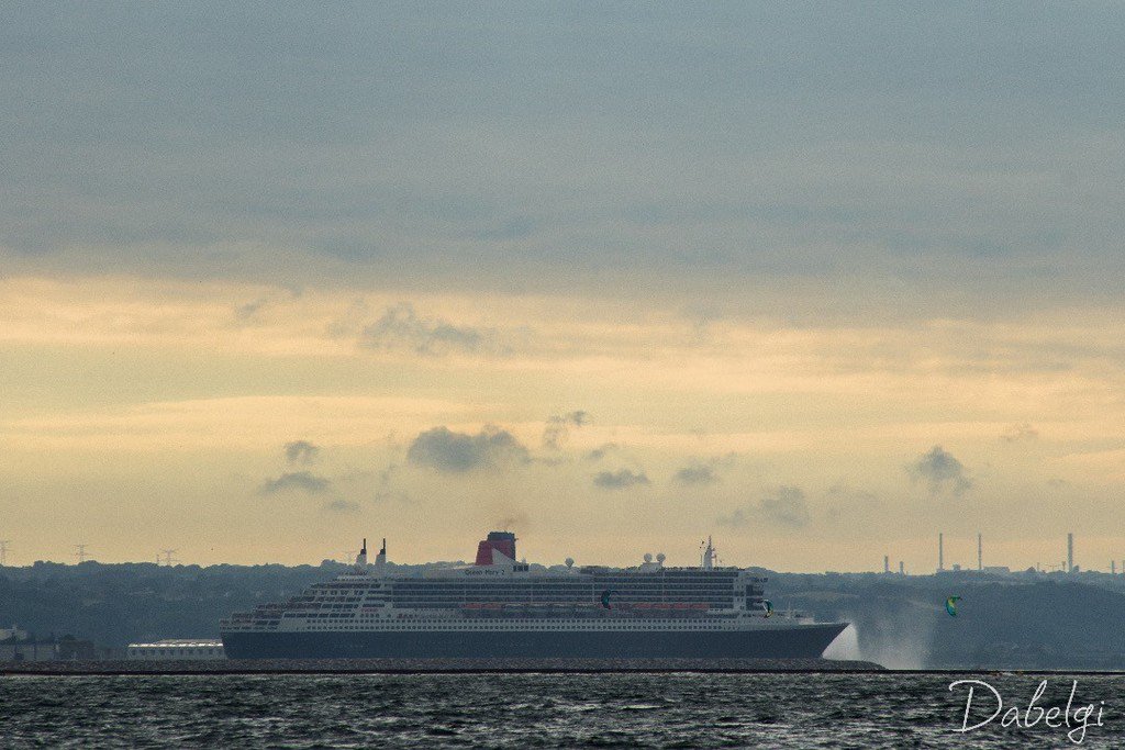 davidlorimier's tweet photo. BYE BYE #QuenneMary2 a la prochaine #cherbourg #dabelgi https://t.co/8rn46KAfGZ https://t.co/Wq9apufHBT