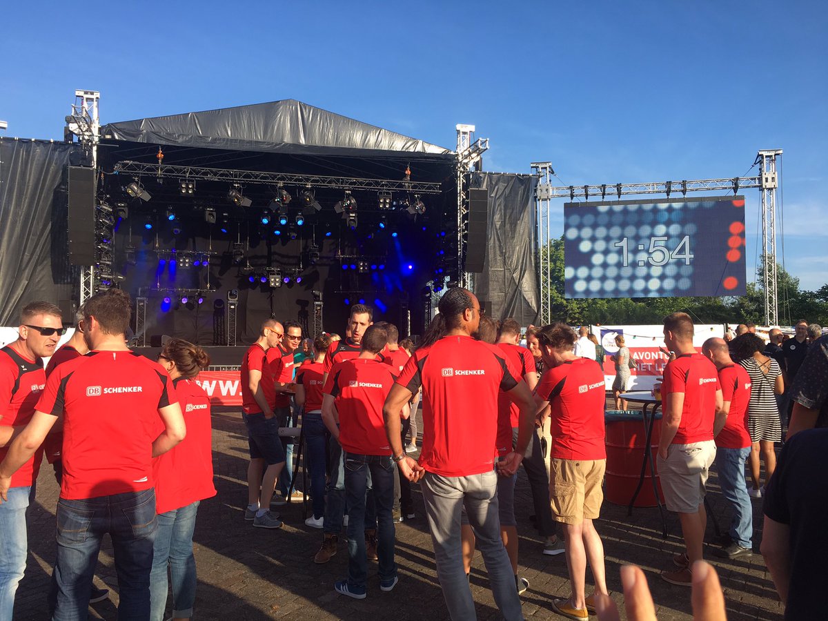 Stg_Roparun's tweet image. Vanavond de bekendmaking van de opbrengst 2017! #roparun #slotfeest #feestje