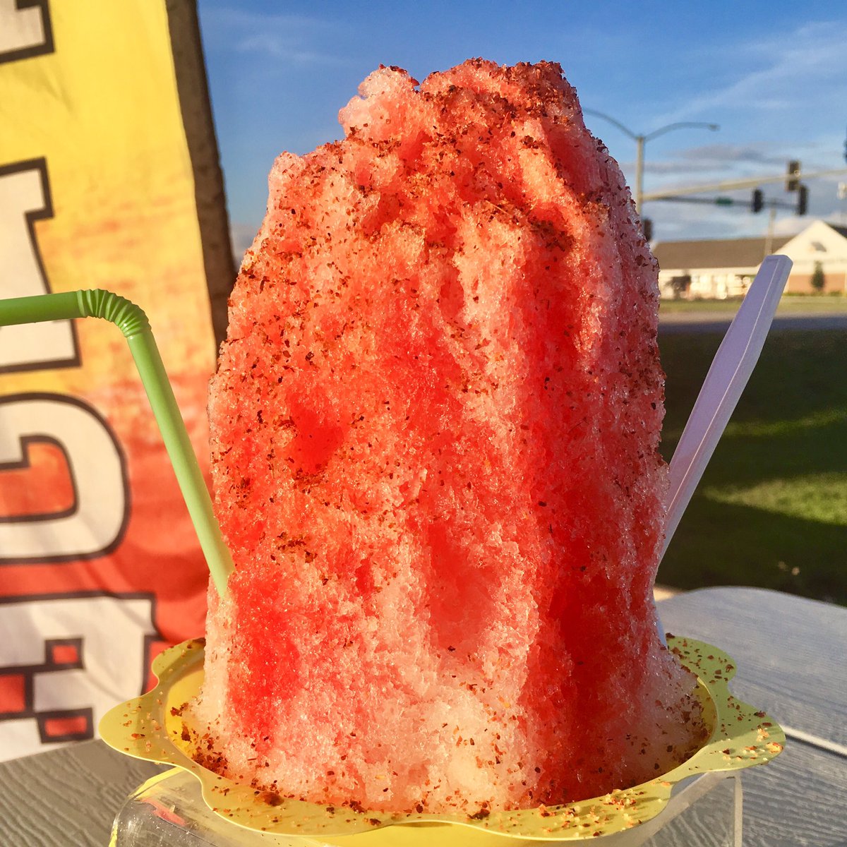 BrainFr95009295's tweet photo. The Salty Dragon!!  
(Lemon, Margarita &amp; Strawberry topped with Tajin!). Open until 8pm!! https://t.co/IhWXBe5FNN