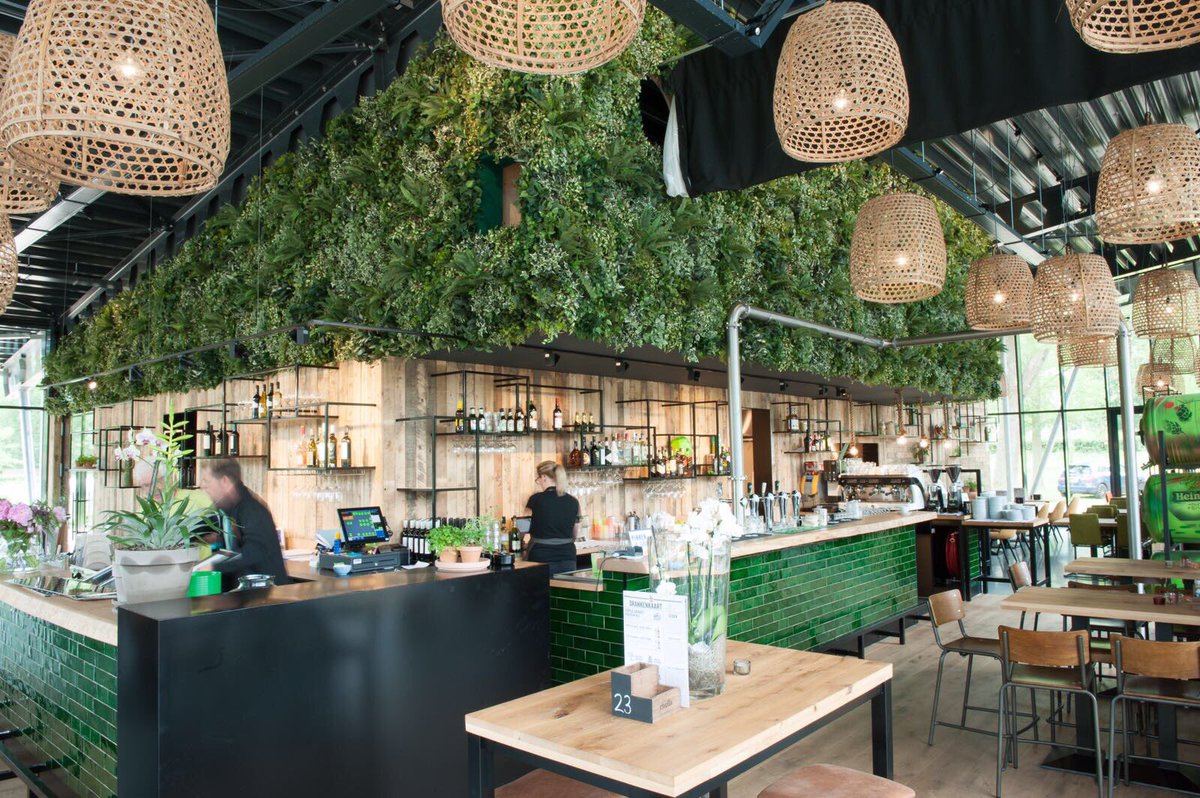 plantenman's tweet photo. Creëer sfeer met planten zoals deze geweldige plantenwand! #kunstplanten #groenemuur #greenwall #artificialplants https://t.co/37d0RYbzIT