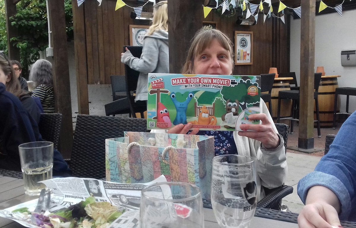 Praise &amp; respect <a href="/LizBlackMFL/">Liz Black</a> for getting all MFLers through @pgceHYork / @pathfindertsa , championing us, inspiring us &amp; making us laugh. 🌠