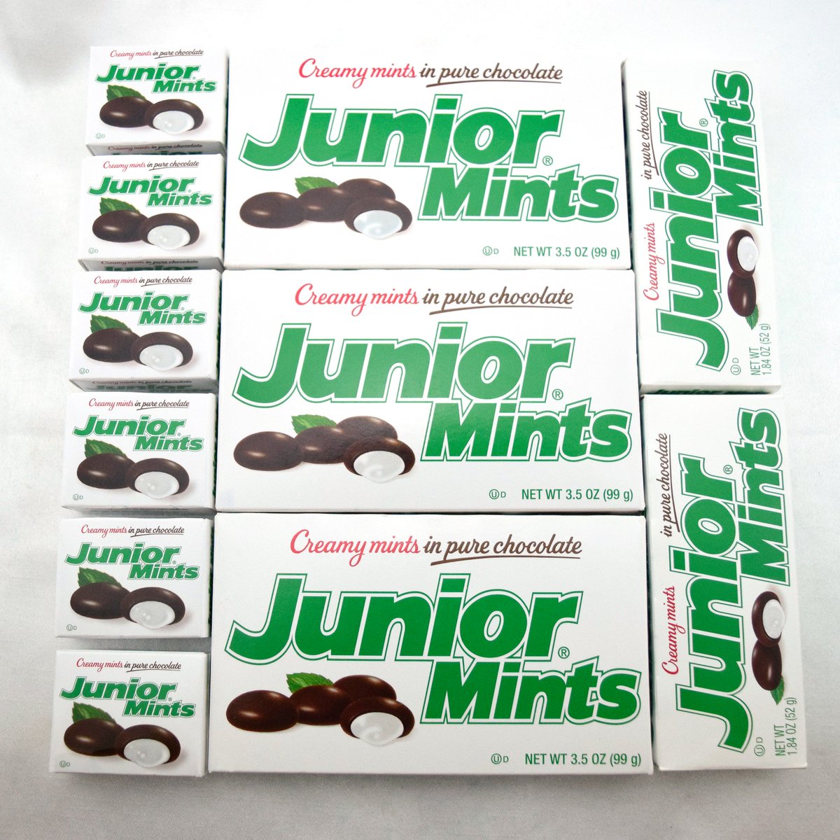 JuniorMints's tweet image. Which size box is just right for you?? 🤔🤔🤔 #JuniorMints #PickASize