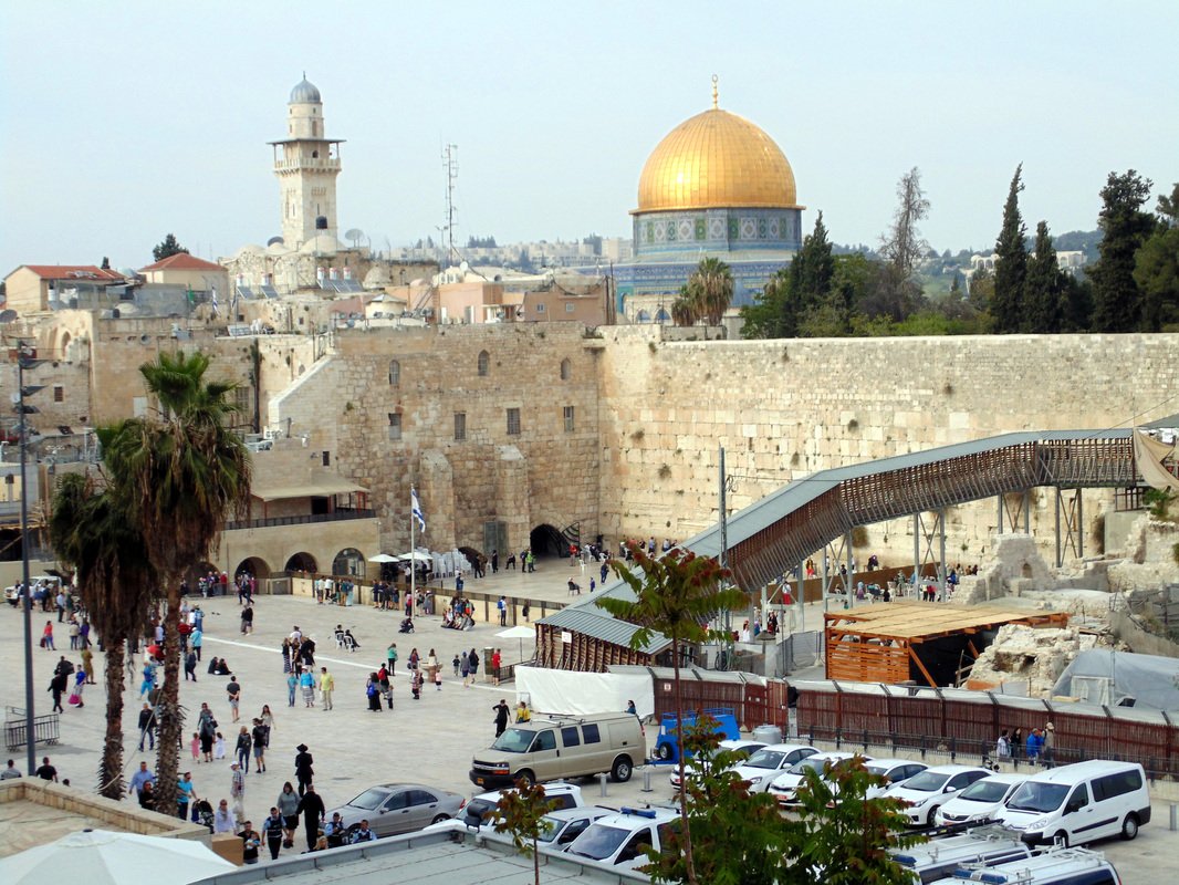 m_il96's tweet photo. يَا قُدسُ..يَا مَدينّة تَفوّحُ أنبيّاء 
يَا أقصْر الدِروبِ بَين الأرضِ والسَماءْ.!

#يوم_القدس_العالمي 
#اخر_جمعة_في_رمضان 
#منارة_الحدباء https://t.co/5fCpAnYFfH