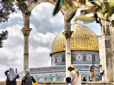 يَا قُدسُ..يَا مَدينّة تَفوّحُ أنبيّاء 
يَا أقصْر الدِروبِ بَين الأرضِ والسَماءْ.!

#يوم_القدس_العالمي 
#اخر_جمعة_في_رمضان 
#منارة_الحدباء