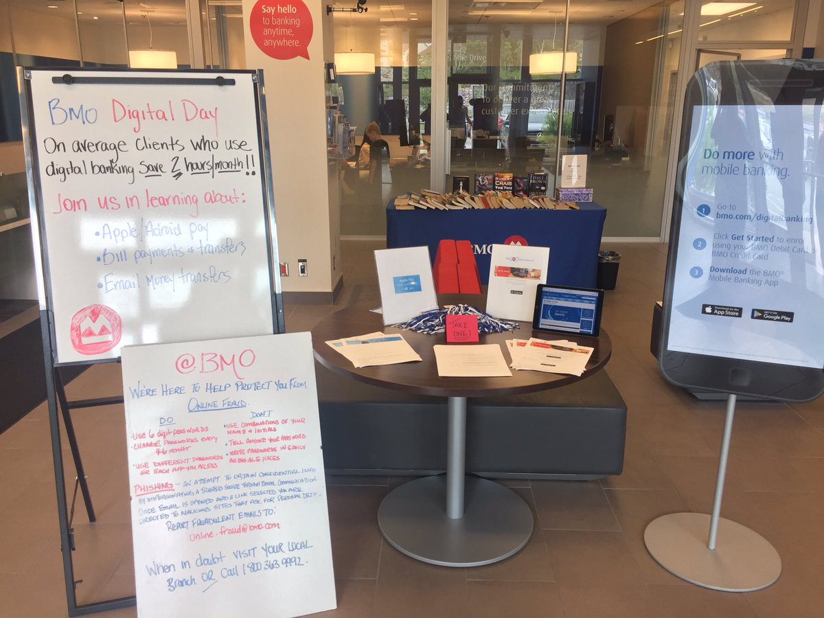RosemaryBayers's tweet photo. Digital dayπ² π» π₯@BMO Larry Uteck branch! #Digitaldemo #DigitalBMO #smartphone #online #TGIF #BeingAPD #bmo200 @LeeWinchester1 @Lynda1Taylor https://t.co/rY4CYQQkyQ