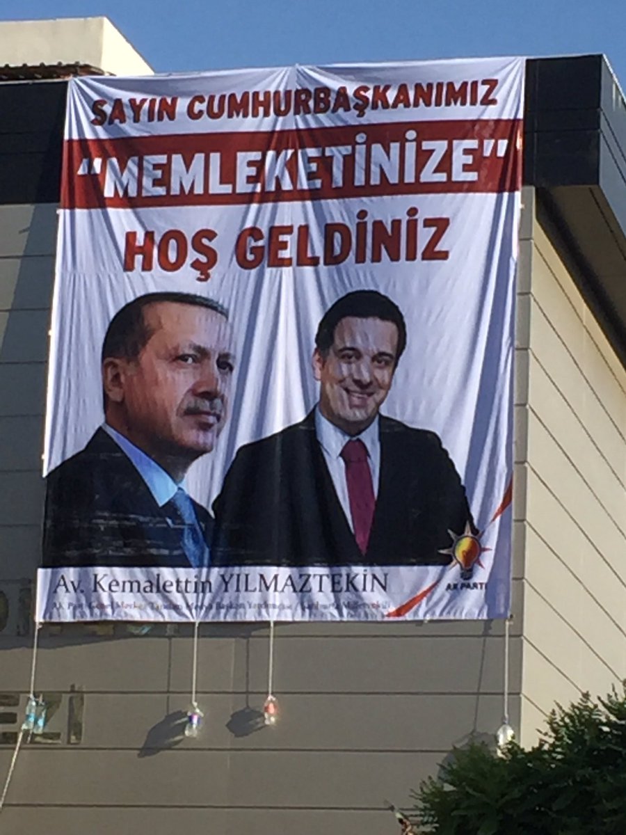 KmlttinYlmztkn's tweet photo. Cumhurbaşkanımız Ceylanpınar'dan sonra Akçakale'ye gelerek halkımıza bir hitapta bulundu. Akçakale Liderini, Reis-i Cumhurunu bağrına bastı. https://t.co/hD5vMaeecn