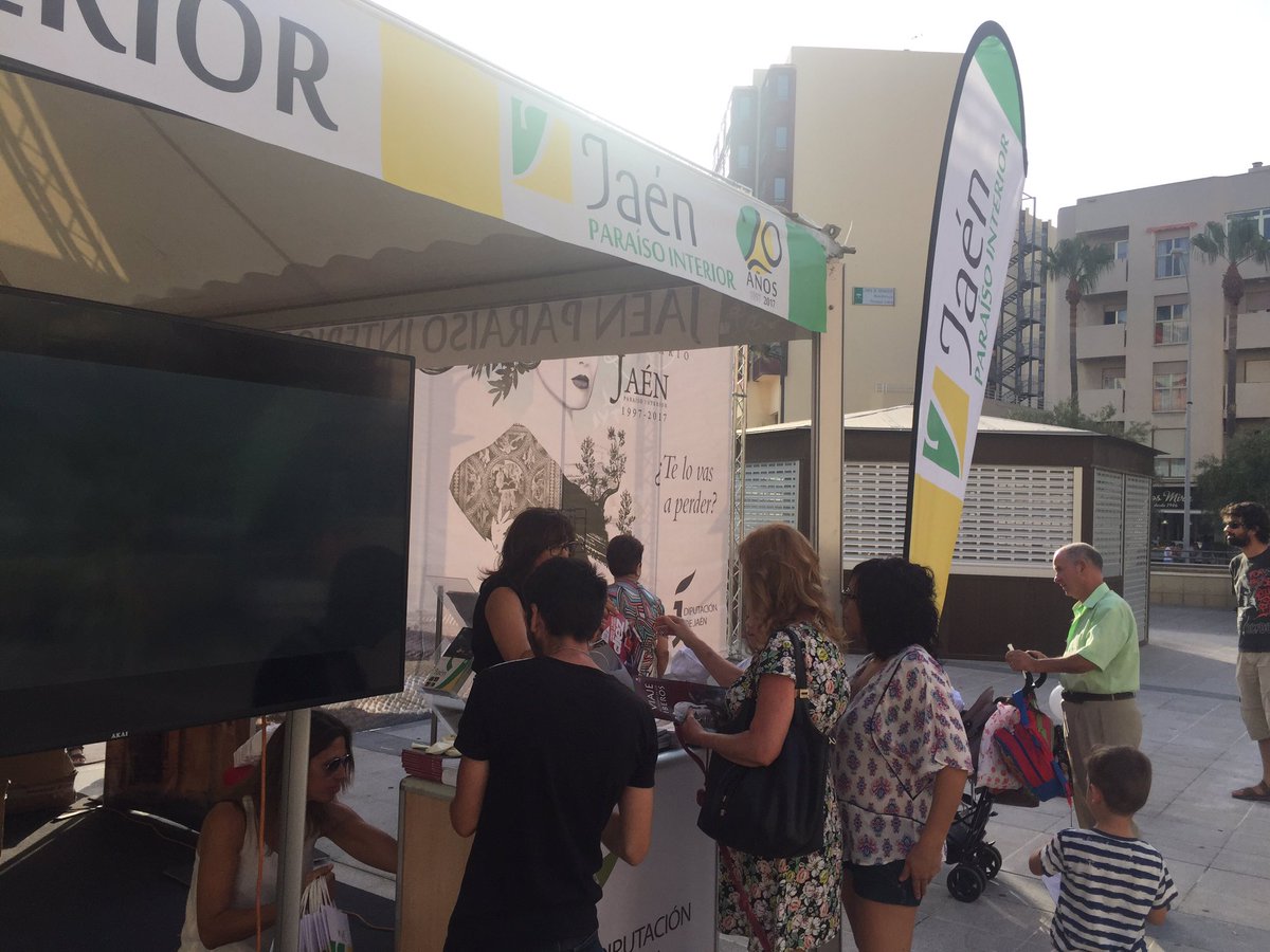 jaenturismo's tweet photo. Saludamos hoy a Cádiz en "Andalucía descubre su Paraíso", una acción de @dipujaen  #20JaénParaíso que acerca Jaén a las capitales andaluzas https://t.co/dEhmiD6t6R