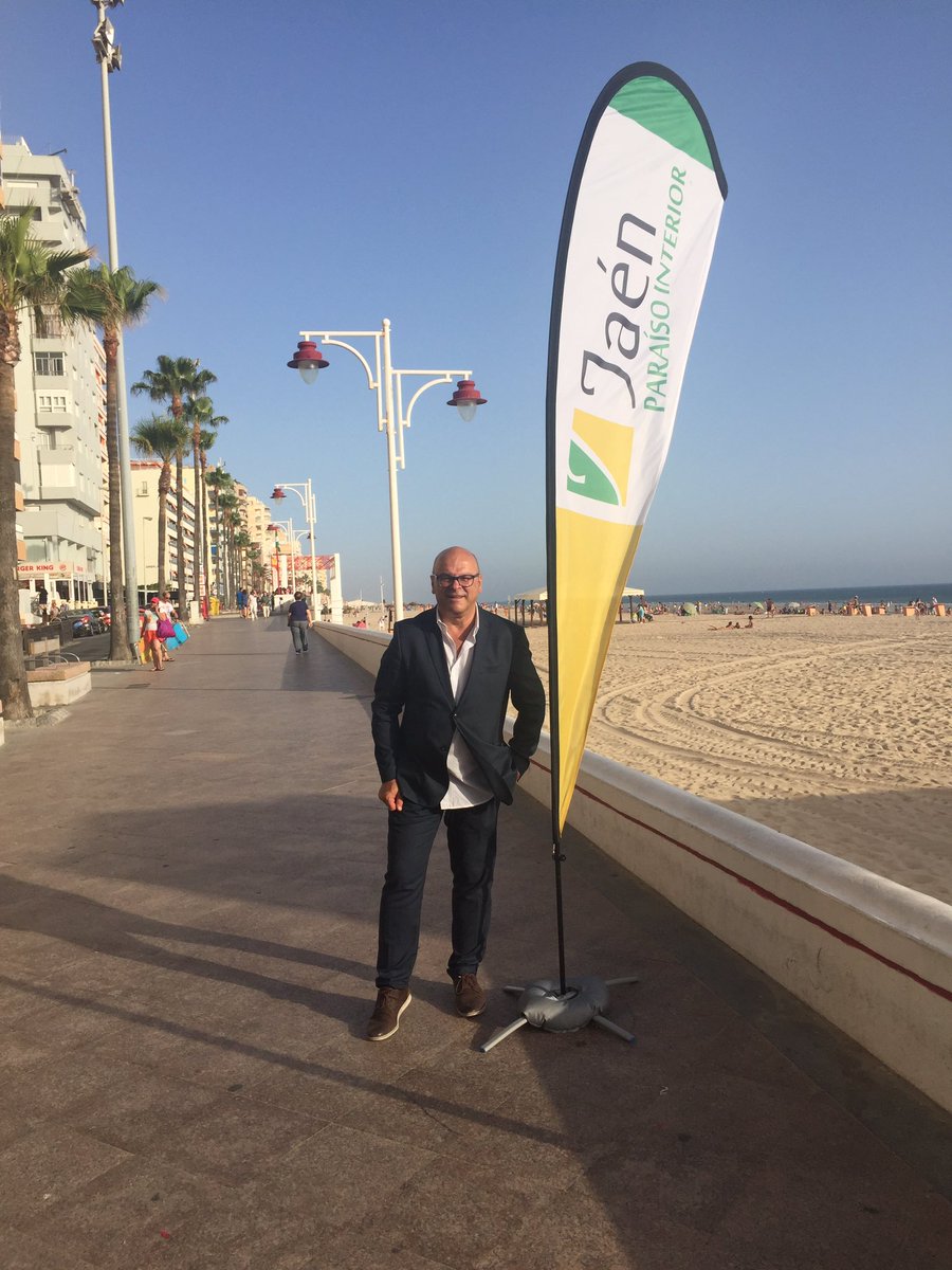 jaenturismo's tweet photo. Saludamos hoy a Cádiz en "Andalucía descubre su Paraíso", una acción de @dipujaen  #20JaénParaíso que acerca Jaén a las capitales andaluzas https://t.co/dEhmiD6t6R
