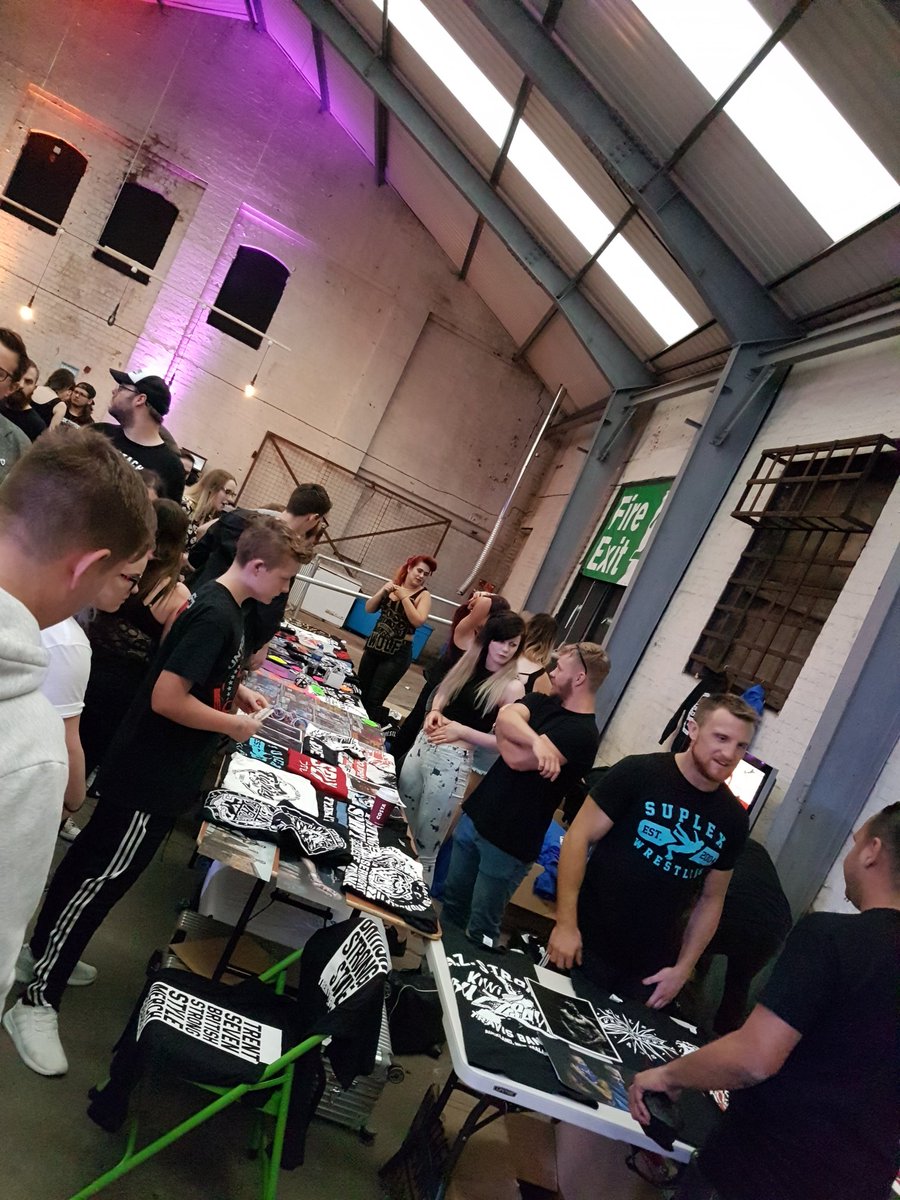 richardgbanner's tweet photo. #merchhouse @fightclubpro @Travis_BanksPW @Tyler_Bate @BeaPriestley https://t.co/oiM1tLwwfI