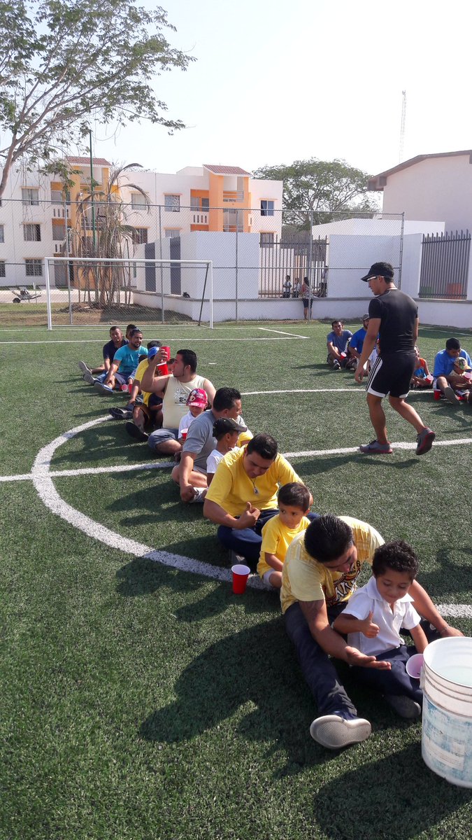 LauraIbarraP's tweet photo. Padres comprometidos con sus hijos; excelente participación en el evento deportivo; JdN "Nueva Creación" Ecoterra @dalilacs4 https://t.co/9IjZ7fwvPr