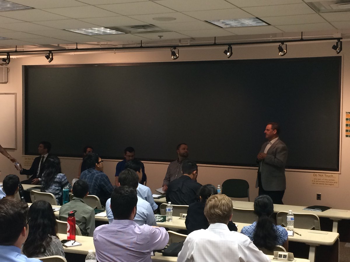 USGIFypg's tweet photo. Our @USGIFypg members talk to @GeorgeMasonU #ASSIP students about having a #GEOINT #GIS career! #FutureGEOINTers https://t.co/rQU9uMKY26