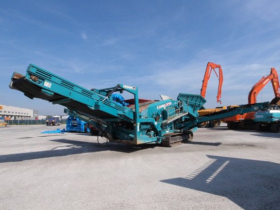 AlliedPlant_LTD's tweet image. The #PowerscreenWarrior turns waste into #recycledaggregate, ready for re-use in the #constructionindustry.