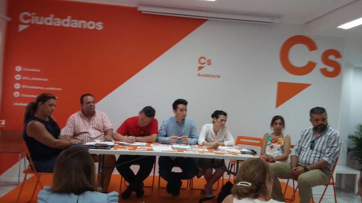 CsDosHermanas's tweet photo. @CsDosHermanas presenta su nueva Directiva Local a sus afiliados. Llegan cargados de ilusión y liderados por @ale_infantes 🍊 https://t.co/J7BMEC3S97