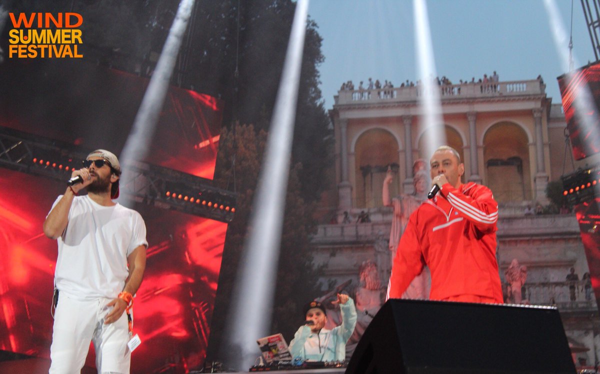 Grandi applausi al #WindSummerFestival per gli scatenatissimi <a href="/FabriFibra/">Fabri Fibra</a> e <a href="/Thegiornalisti/">Coldwal</a> ;) #UnlimitedSummer