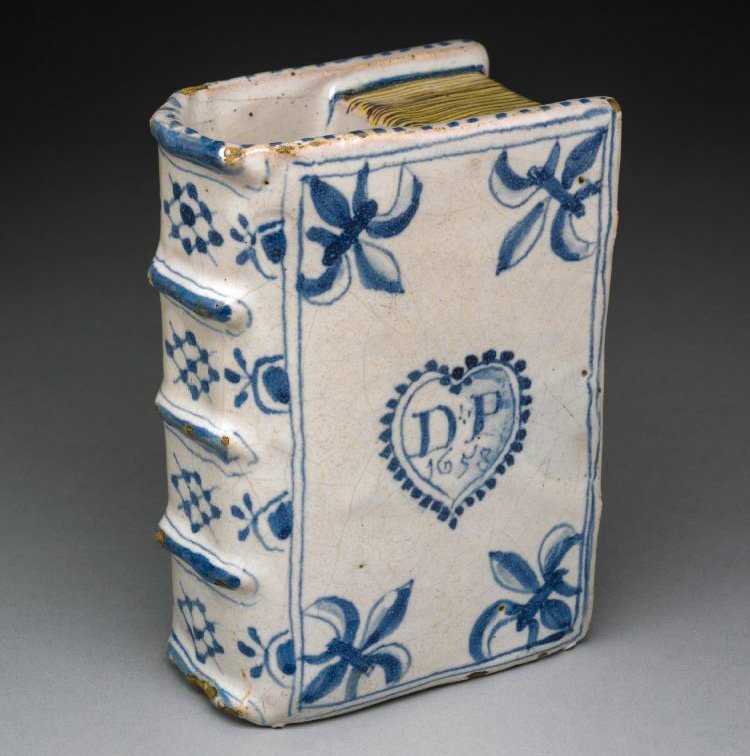 The many uses of books: a bible for a loved one ? Pour in hot water and it's a hand-warmer. English #Delftware 1658 @britishmuseum #booksMW
