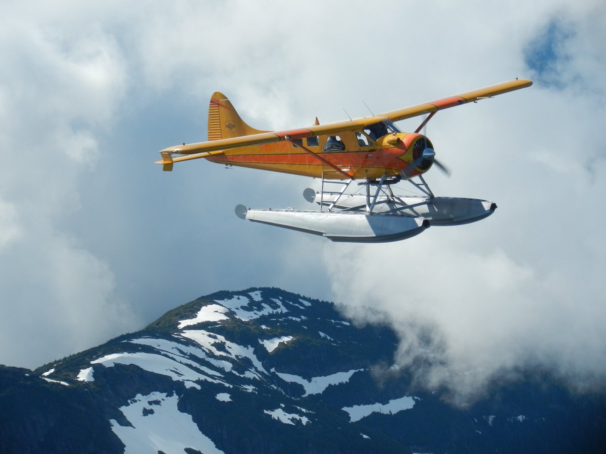 nwseaplanes's tweet photo. Get up close to waterfalls, glaciers and glacier lakes when you take our Cascade Mountain Tour. https://t.co/OLAS0iqMYe https://t.co/60TAOeVDv8