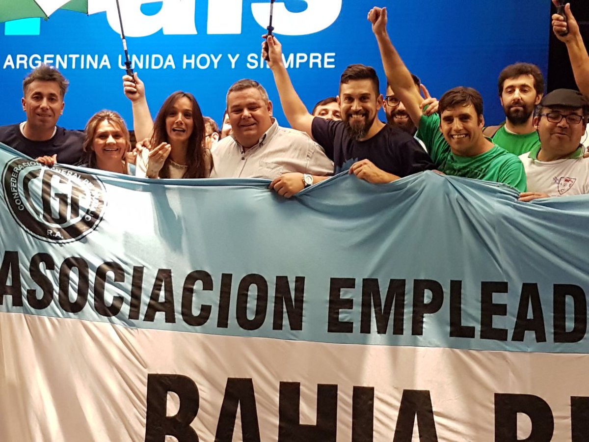 LucasAusfet's tweet photo. Todos los compañeros acompañando a @miguelaolita y @neiezzi. Todos unidos triunfaremos !!!! https://t.co/z9d5hT09Ja