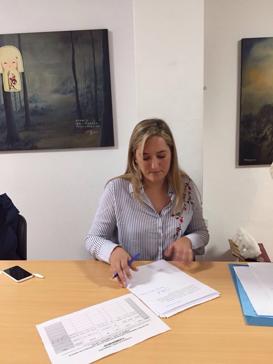 LucilaLehmann's tweet photo. Acabo de firmar como pre candidata a Diputada Nacional por @CambiemosSF, integrando la formula oficial junto a @NikyCantard y @LaspinaL. https://t.co/VVAmXEK9TG