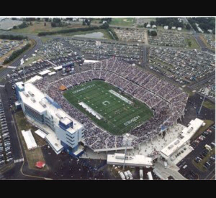 MarquisArmani's tweet photo. Excited to receive an offer from my home state University of Connecticut. #Huskiepride #095made #RespeCT @alexgleitman @RivalsFriedman https://t.co/P40GaeqAv3