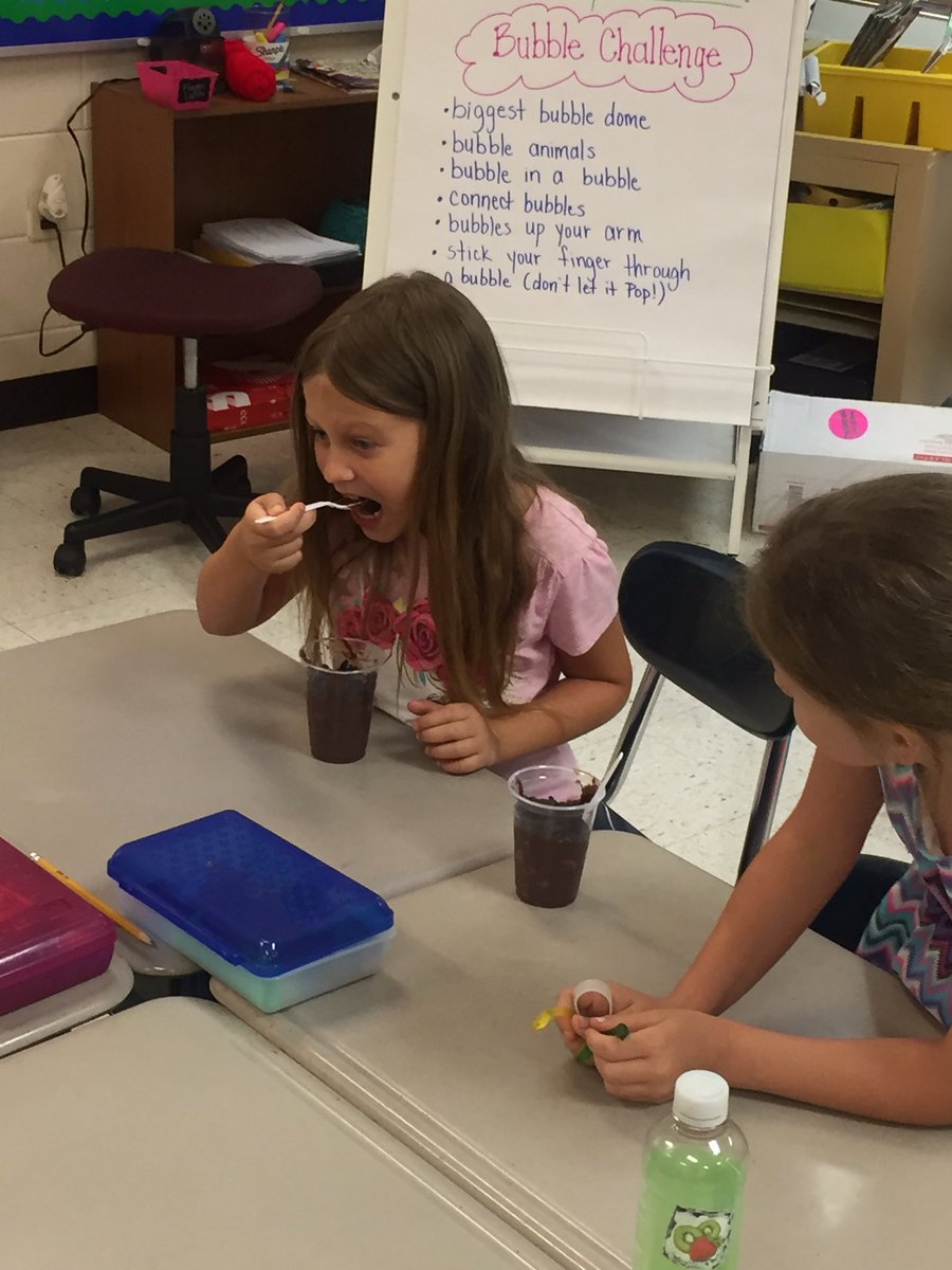 WeemsAubrey's tweet photo. After reading From Seed to Plant, you've got to make dirt cups! #CampLit #Read2BeReady @MCarr_WCDE @AShelton_K4ELA https://t.co/lbhXFBBAvA
