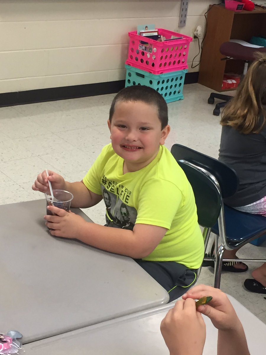 WeemsAubrey's tweet photo. After reading From Seed to Plant, you've got to make dirt cups! #CampLit #Read2BeReady @MCarr_WCDE @AShelton_K4ELA https://t.co/lbhXFBBAvA