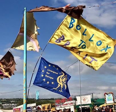 kmqkatie's tweet photo. Love this one #Glastonbury2017 #GuyGarvey #BonesOfYou #Elbow #StopBrexit https://t.co/XdwWvFme4t