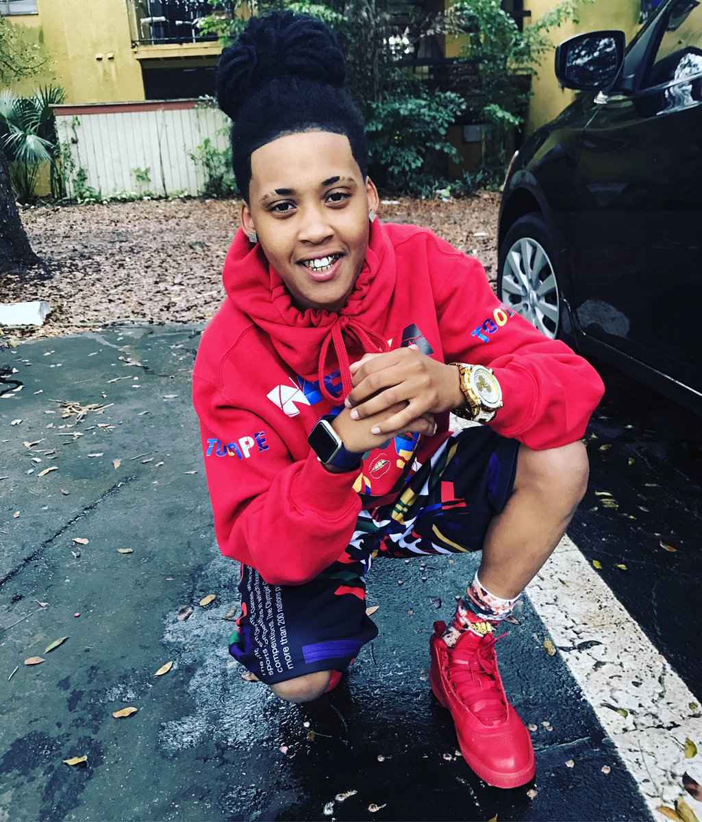 NieyaTooDope's tweet photo. Salute 🤝 Or Shoot Me ☠️ https://t.co/eYXU63PYUR