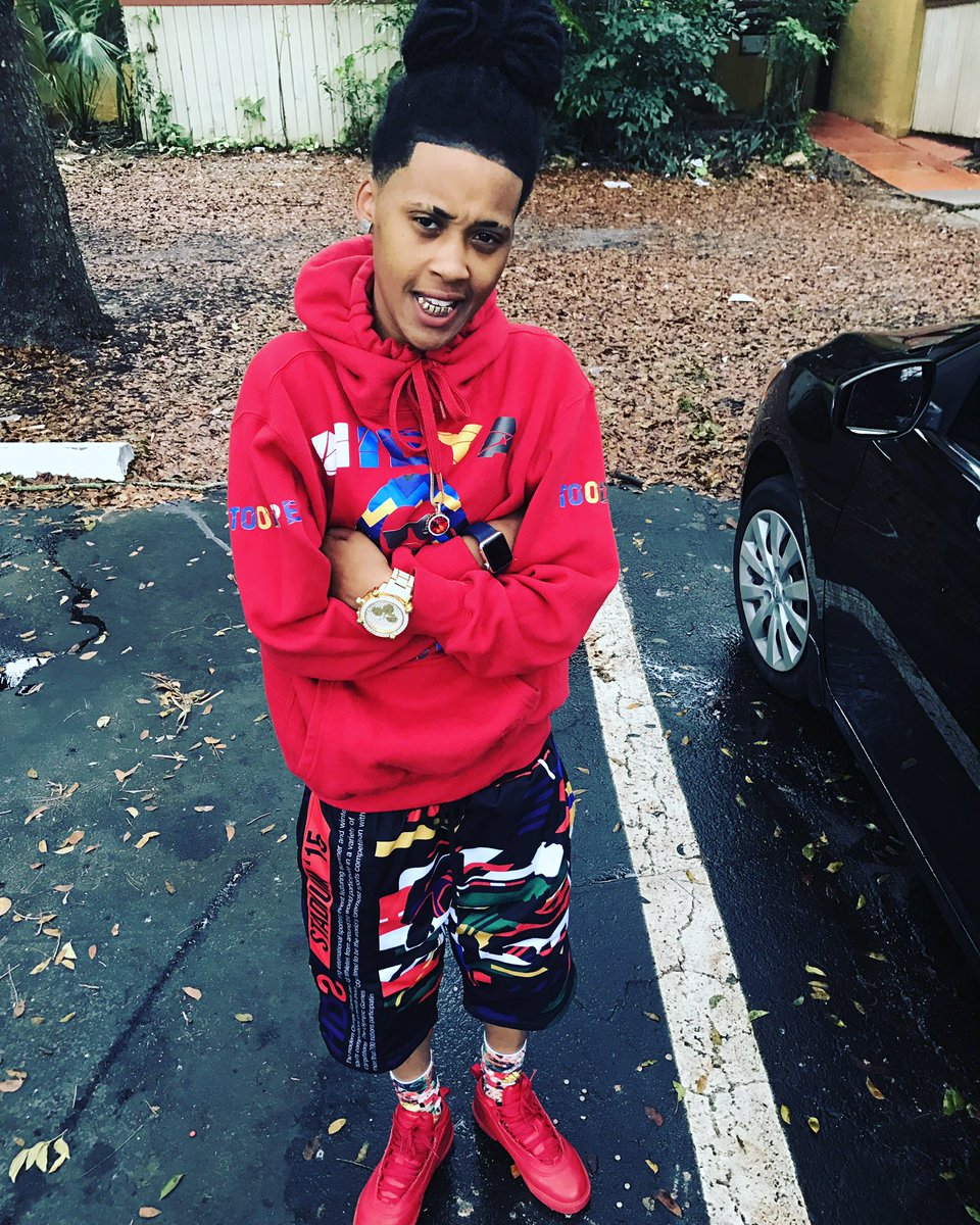 NieyaTooDope's tweet photo. Salute 🤝 Or Shoot Me ☠️ https://t.co/eYXU63PYUR