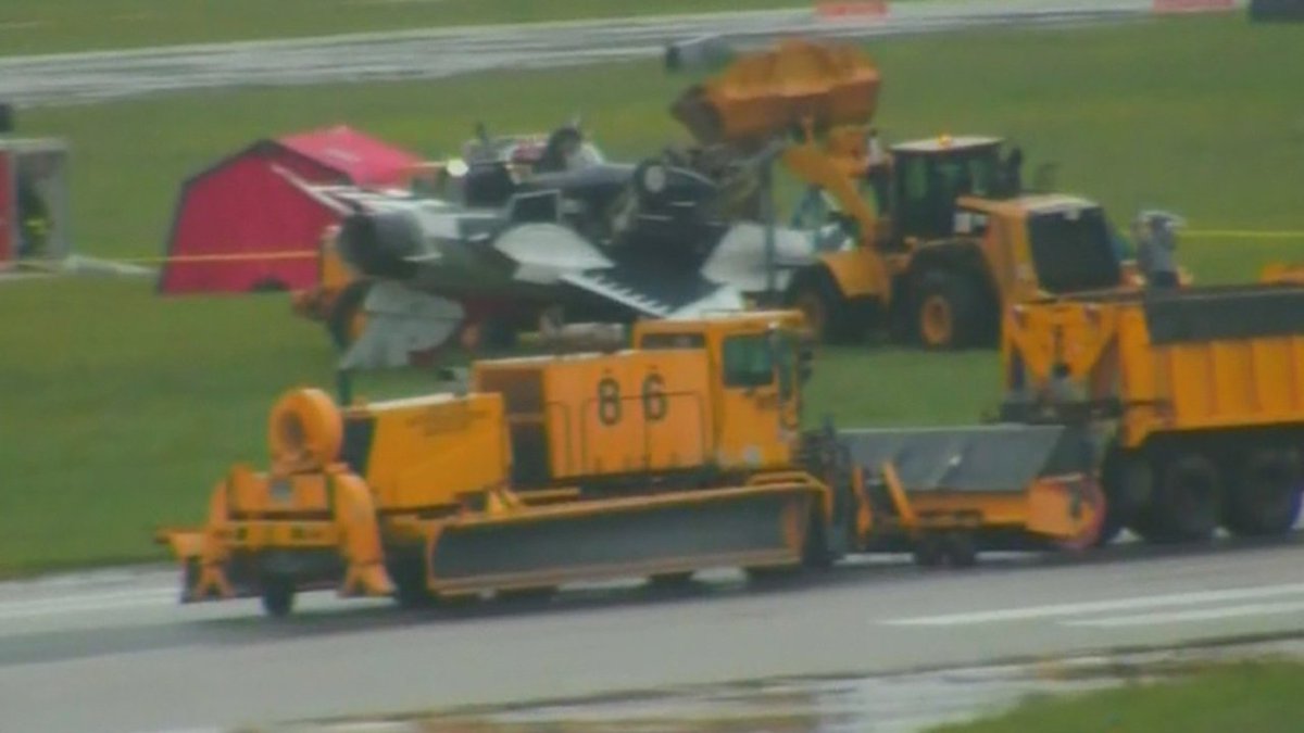 WATCH LIVE Air Force Thunderbirds jet involved in air show accident bit.ly/2t4hJwX https://t.co/A7OIz3uYOw