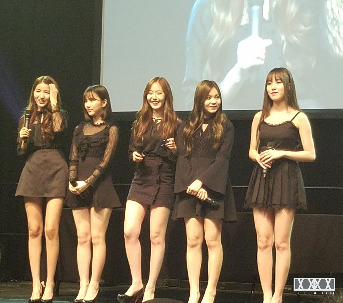 Yuju seksih syekali 😍