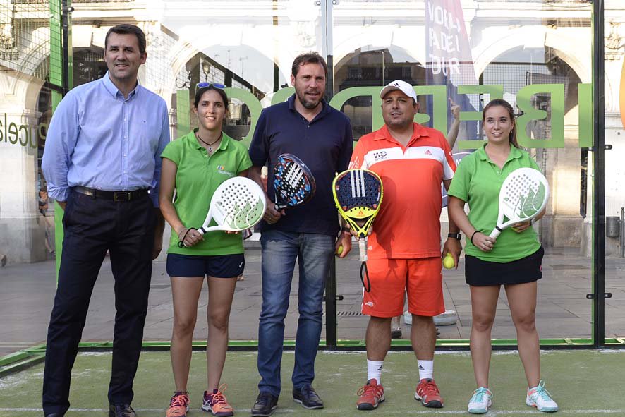 cyleconomica's tweet photo. .@iberdrola participa en el @WorldPadelTour de #Valladolid https://t.co/u293VAYKpg @oscar_puente_ #Pucelapower https://t.co/mRoSxmm0AD