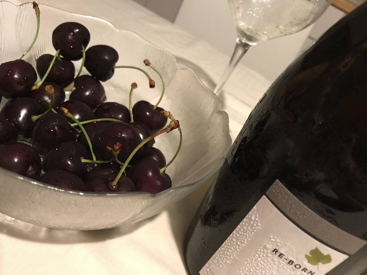reborntour's tweet photo. Una #buonanotte ci trovate a #jesolo bar #oasi piazza aurora 🥂🥂🥂 https://t.co/DU0BCnNXhn