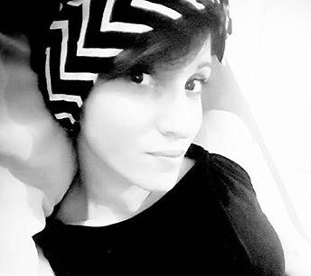 È venerdì: Caterina si dedica alle bollicine fini. "Sipping #Champagne that's the remedy!"(cit.) #winelovers #vino #winelabels #France