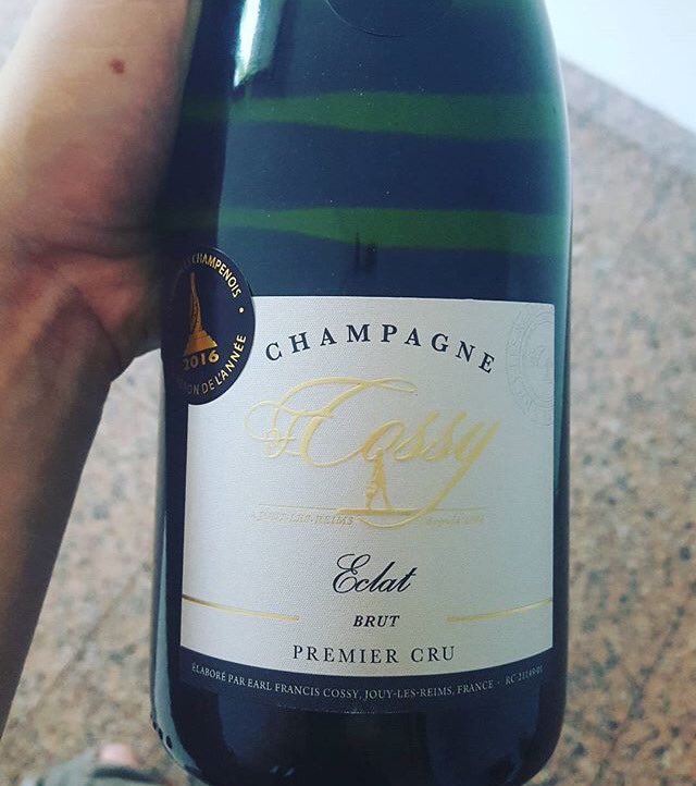 Winedetector's tweet photo. È venerdì: Caterina si dedica alle bollicine fini. "Sipping #Champagne that's the remedy!"(cit.) #winelovers #vino #winelabels #France https://t.co/4OyTYg5wlb