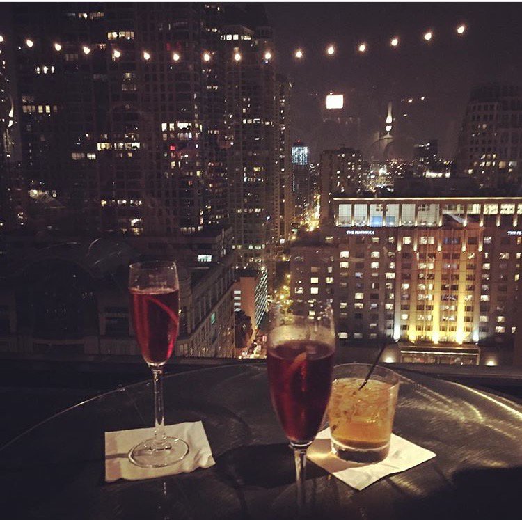 Nothing like a city view and summer nights. #HappyHour #Chicago cambriachicago.com/dining/