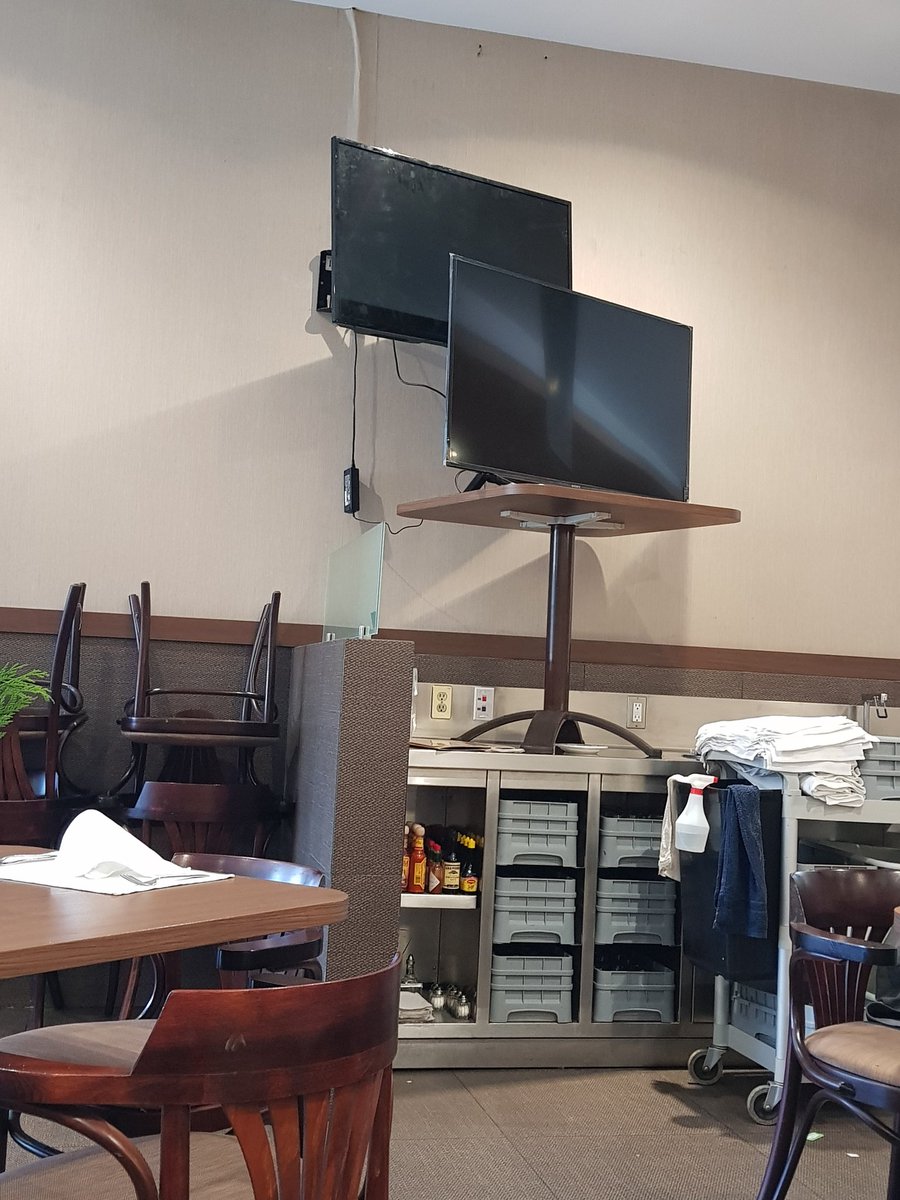 jmatuk's tweet photo. Instalación tecnológica de punta! Sólo sólo Sanborns jajaja https://t.co/stGxj3RXin