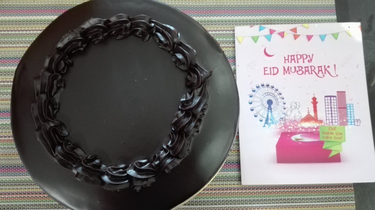 MahRukhTK's tweet photo. RT if this cake is prettier &amp; more perfect than your entire existence
#SEEidi https://t.co/lMnBGlT8Tr