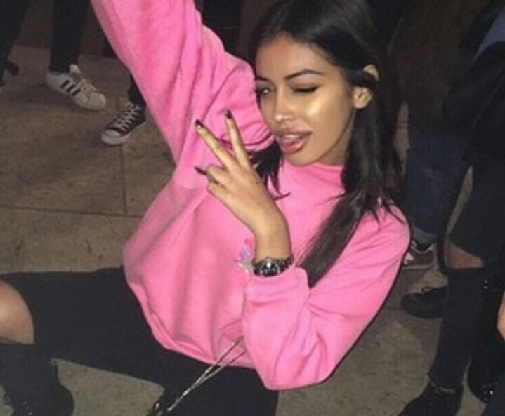 I just found out that it's #NationalPinkDay from @whctelies tweet. So enjoy this low-quality pic of me wearing pink.🤘