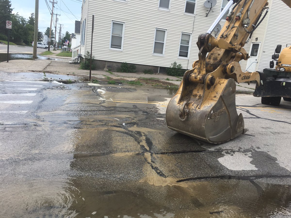 pgrossmith's tweet image. Avoid area of Union and Somerville  streets where Waterwork crews are working to repair a water main break.