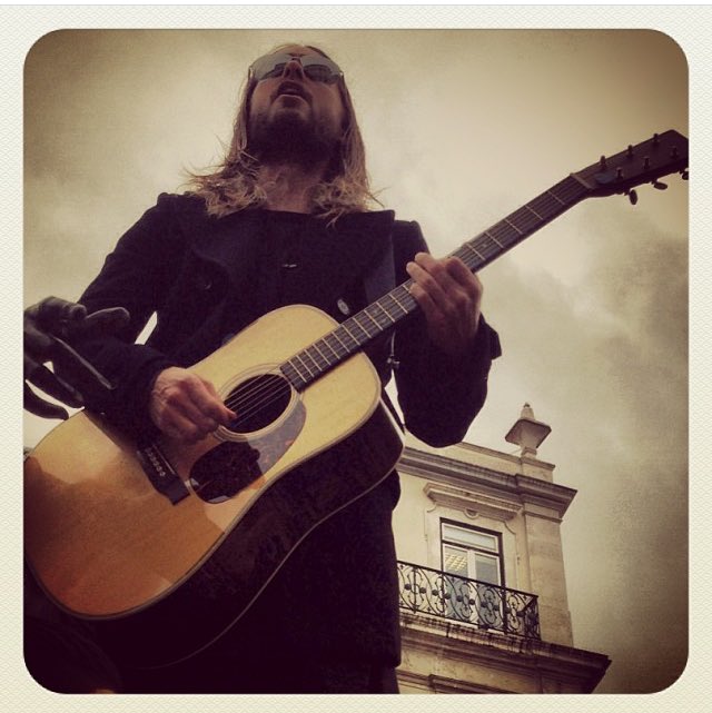 AngelsofPhoenix's tweet photo. #FBF Jared in Lisbon for the #MarsFlashMob Oct '13 #MarsInPortagal #30STM #JaredLeto #Echelon #MarsOnTour #MarsArmy #DeathByFlash #Music https://t.co/ECMzAQ1Ifu