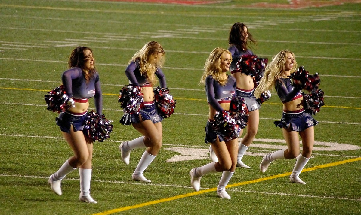 normf66's tweet photo. Opening night in the #CFL with @AlsC_Julie @AlsC_Bianca and the rest of the @AlsCheerleaders #2017Kickoff https://t.co/tfNvt3Spcj