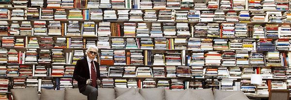 Cynthiapoet's tweet image. 10 Famous #Book Hoarders bit.ly/2sWwAZQ