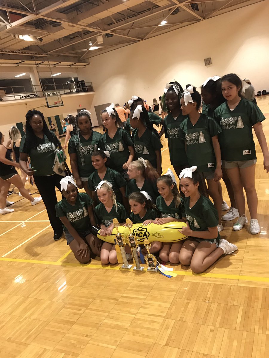 tmslotp's tweet photo. @mrsveldhuizen look at my champions! @UCAupdates UCA Cheer Camp @LawtonSchools https://t.co/tgfm6KmGfj