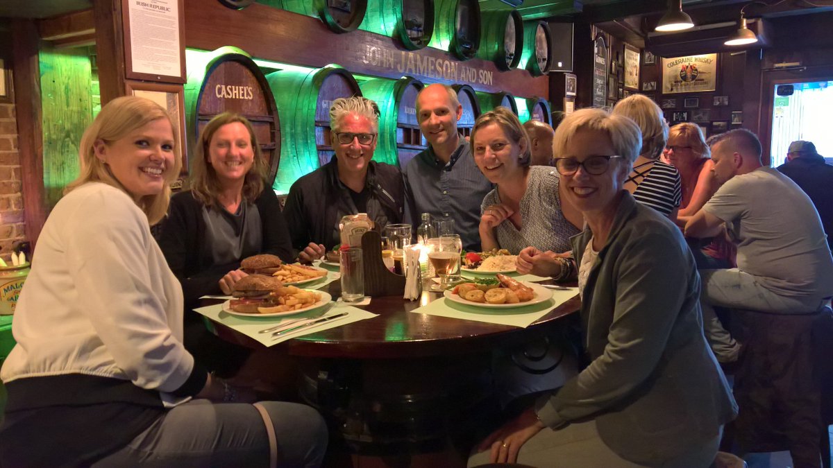 hanssmeele's tweet photo. Gezellig en zeer geslaagde reünie #MasterLeren&Innoveren #inhmli #alumni te #Amsterdam #Iersepub https://t.co/TiytRDbATK