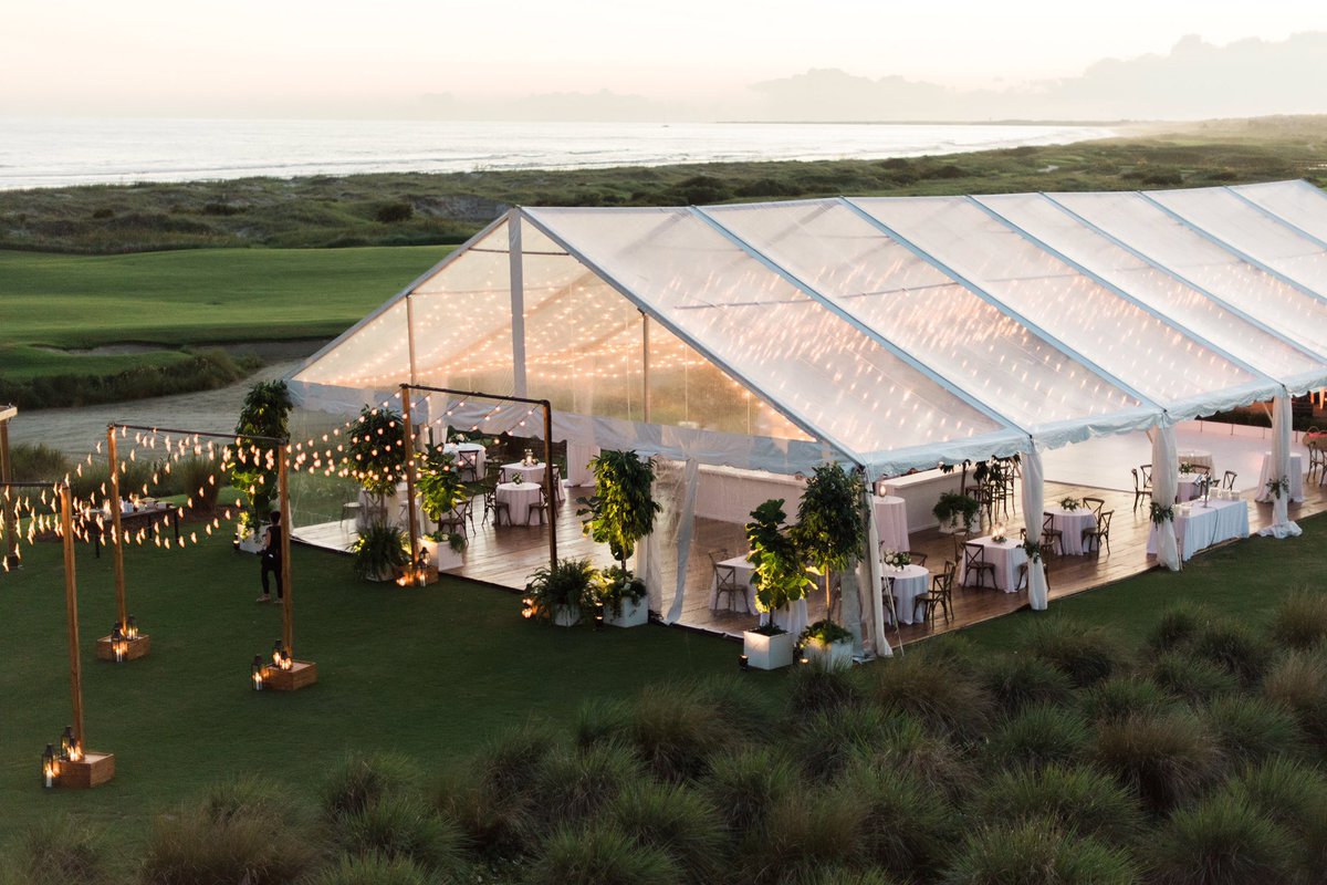 SnyderEvents's tweet image. Clear tops. Full hearts. Can't lose. #fridaynightlights #tgif #snyderevents (📸: @marnipictures)